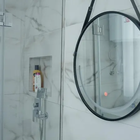 Newly Renovated * Tiran