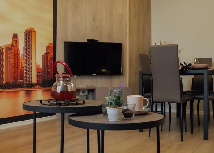 Newly Renovated * ティラナ