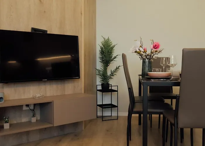 Апартаменты Newly Renovated