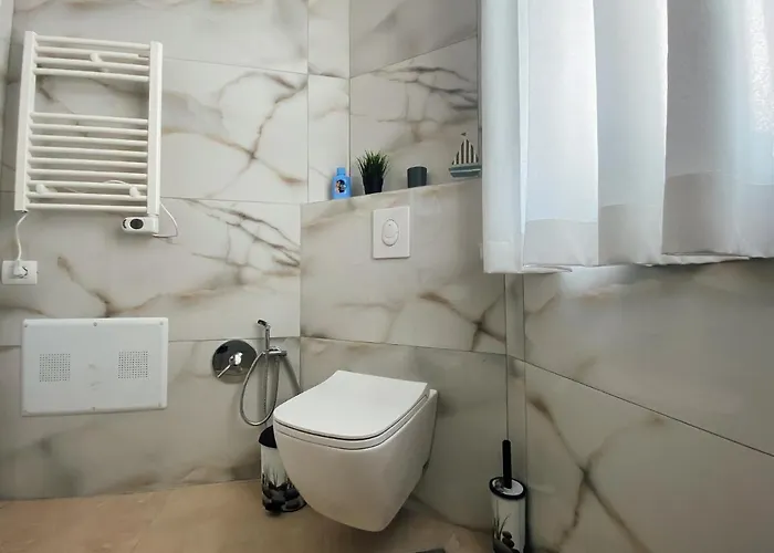 Newly Renovated * Тирана